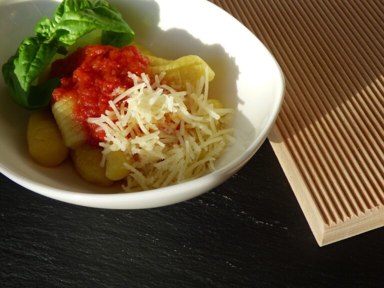 gnocchi, tomato sauce, potato dumplings-327115.jpg
