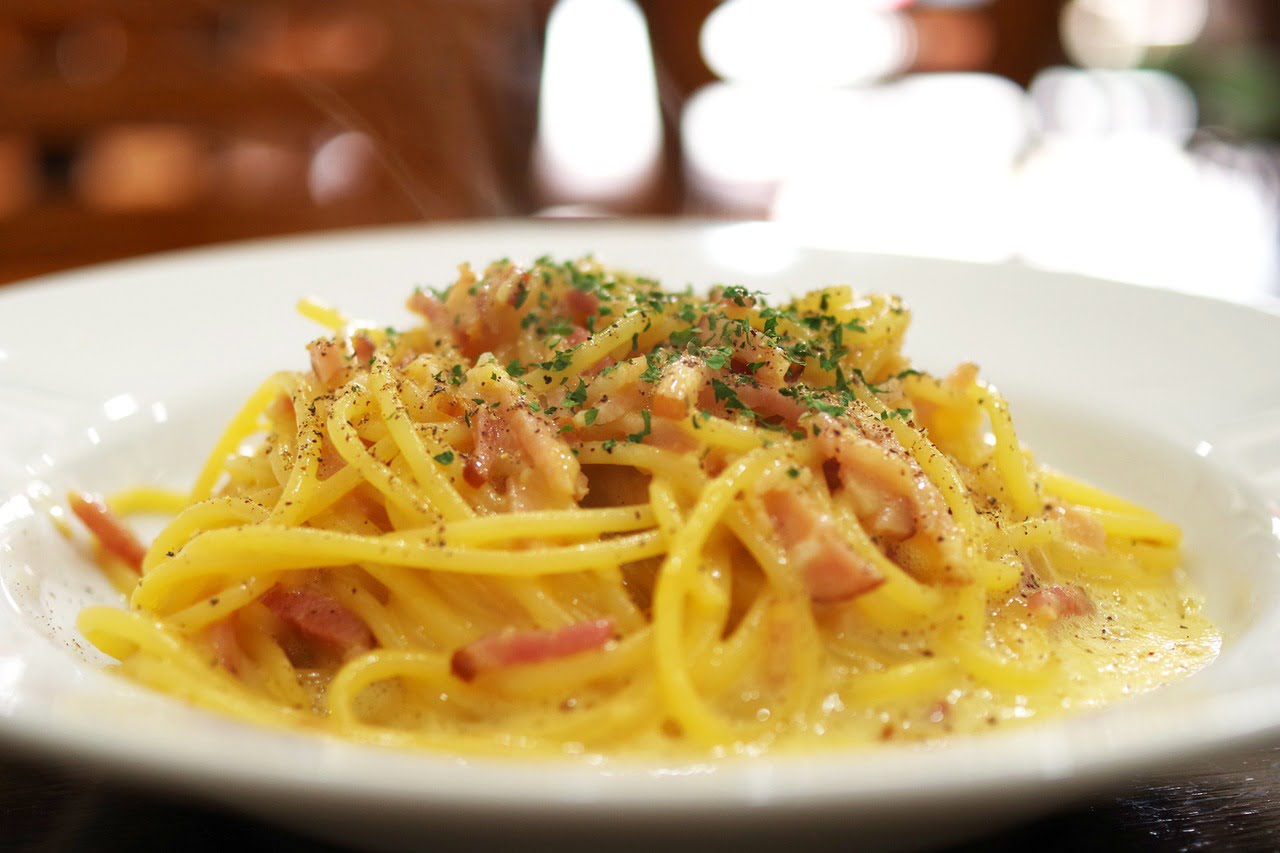 Indulge in Creamy Spaghetti Carbonara: A Restaurant-Quality Meal at Home.
